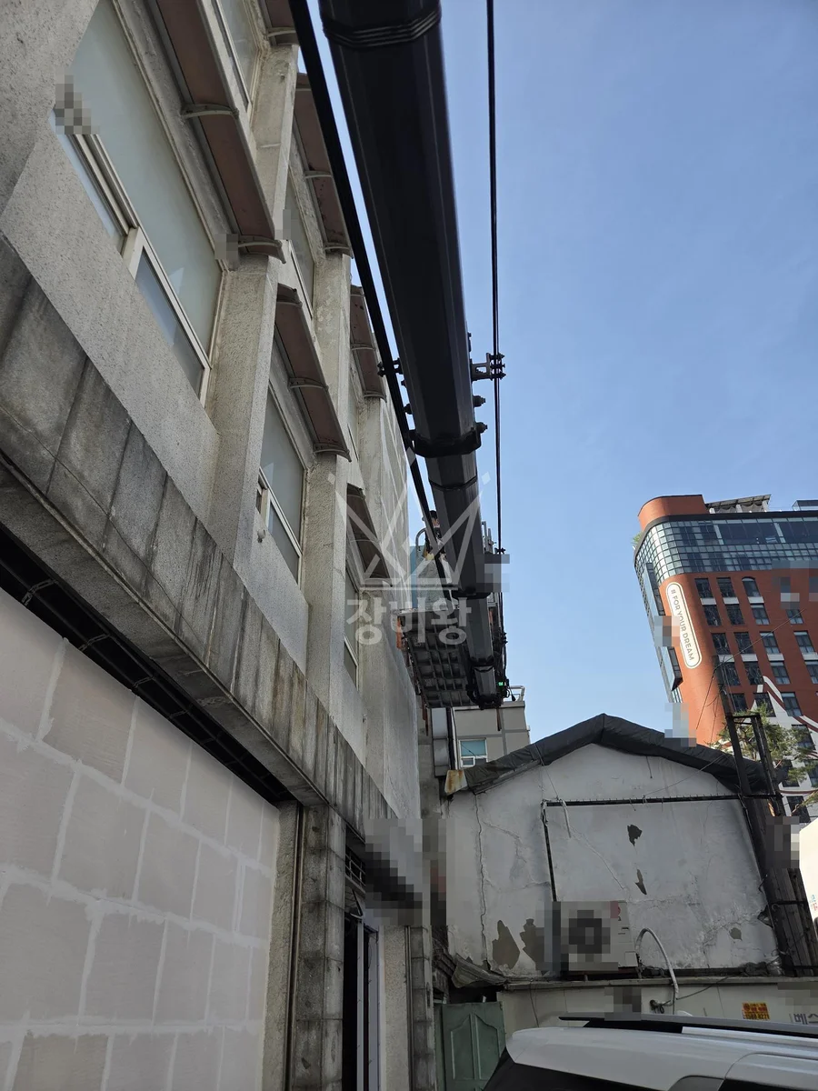 서울 중구 필동1가 3.5톤 스카이차 코킹,페인트 작업사진 2