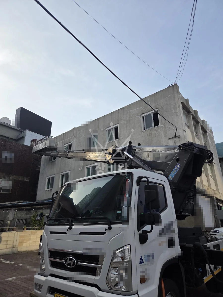 서울 중구 필동1가 3.5톤 스카이차 코킹,페인트 작업사진 3