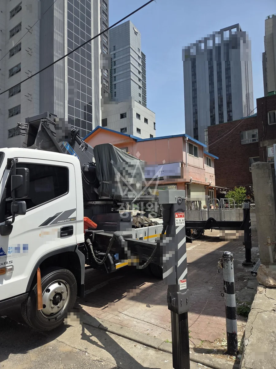 서울 중구 필동1가 3.5톤 스카이차 코킹,페인트 작업완료사진 1
