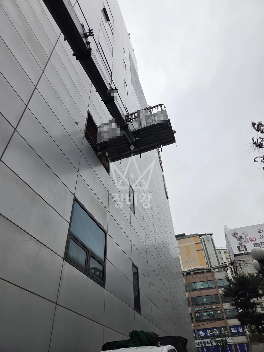 경기 부천시 소사구 3.5톤 스카이차 자재양중 작업사진 1