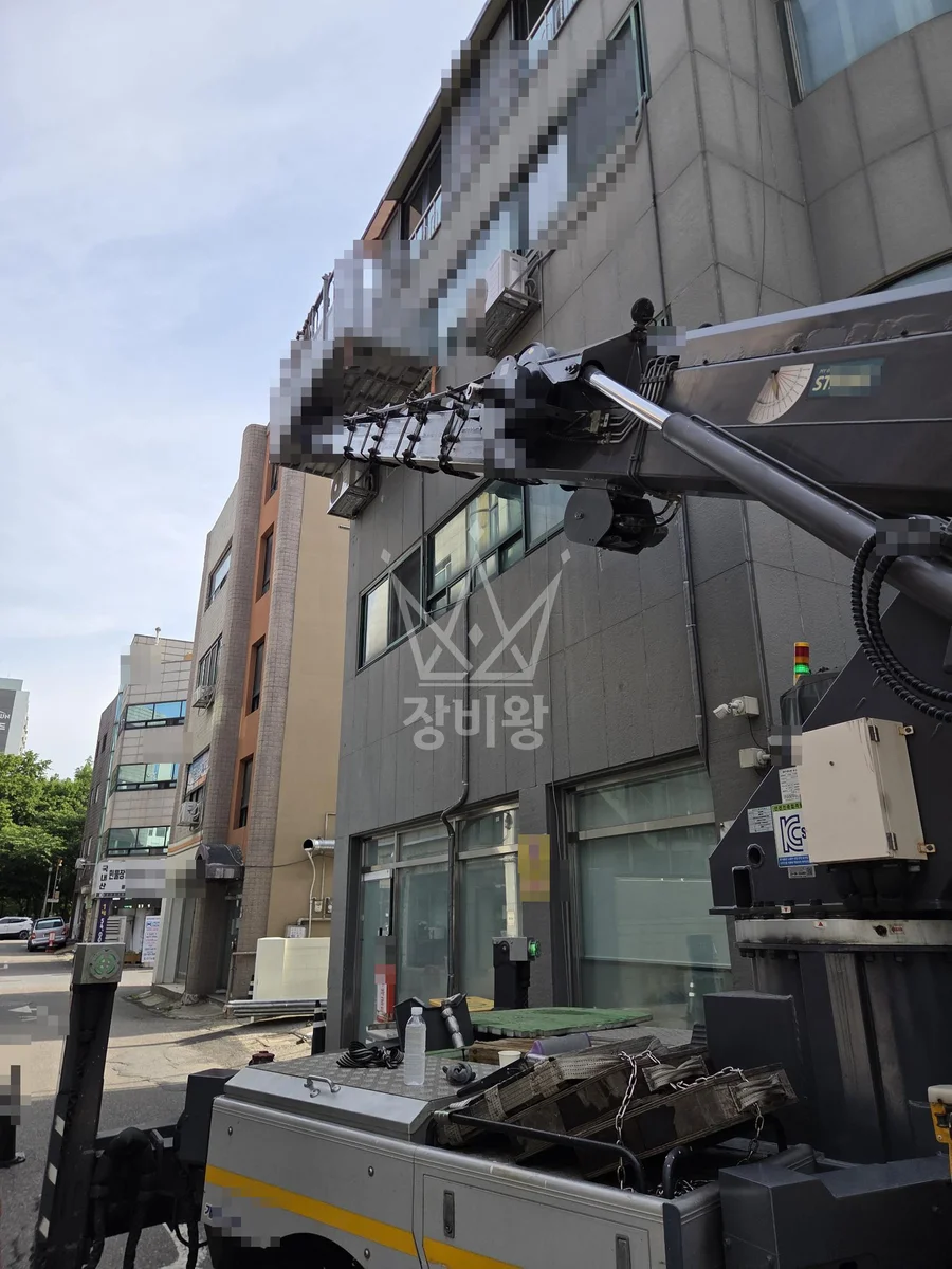 인천 부평구 갈산동 3.5톤 스카이차 문틀 폐인트 도색 작업사진 2