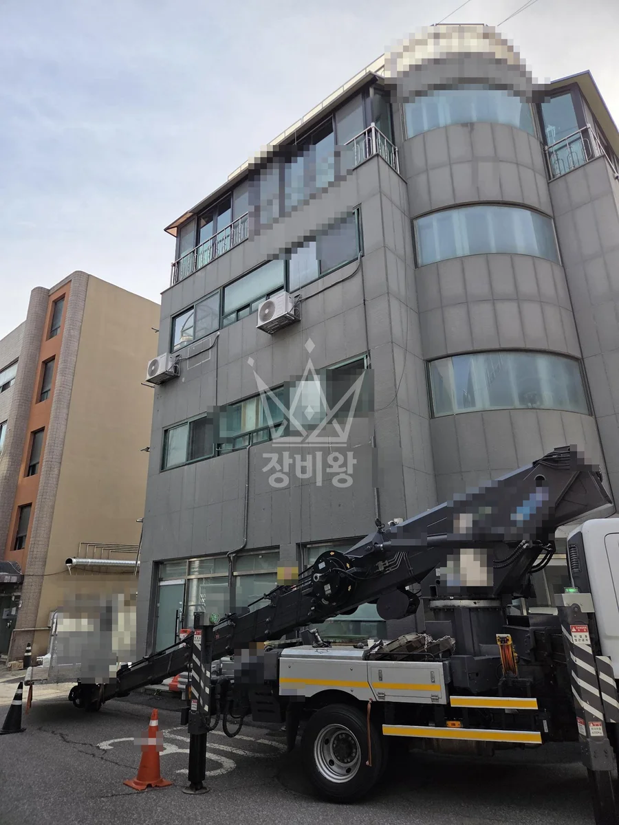 인천 부평구 갈산동 3.5톤 스카이차 문틀 폐인트 도색 작업사진 3