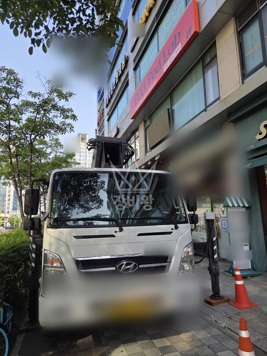 인천 연수구 송도동 3.5톤 스카이차 간판설치 작업사진 3