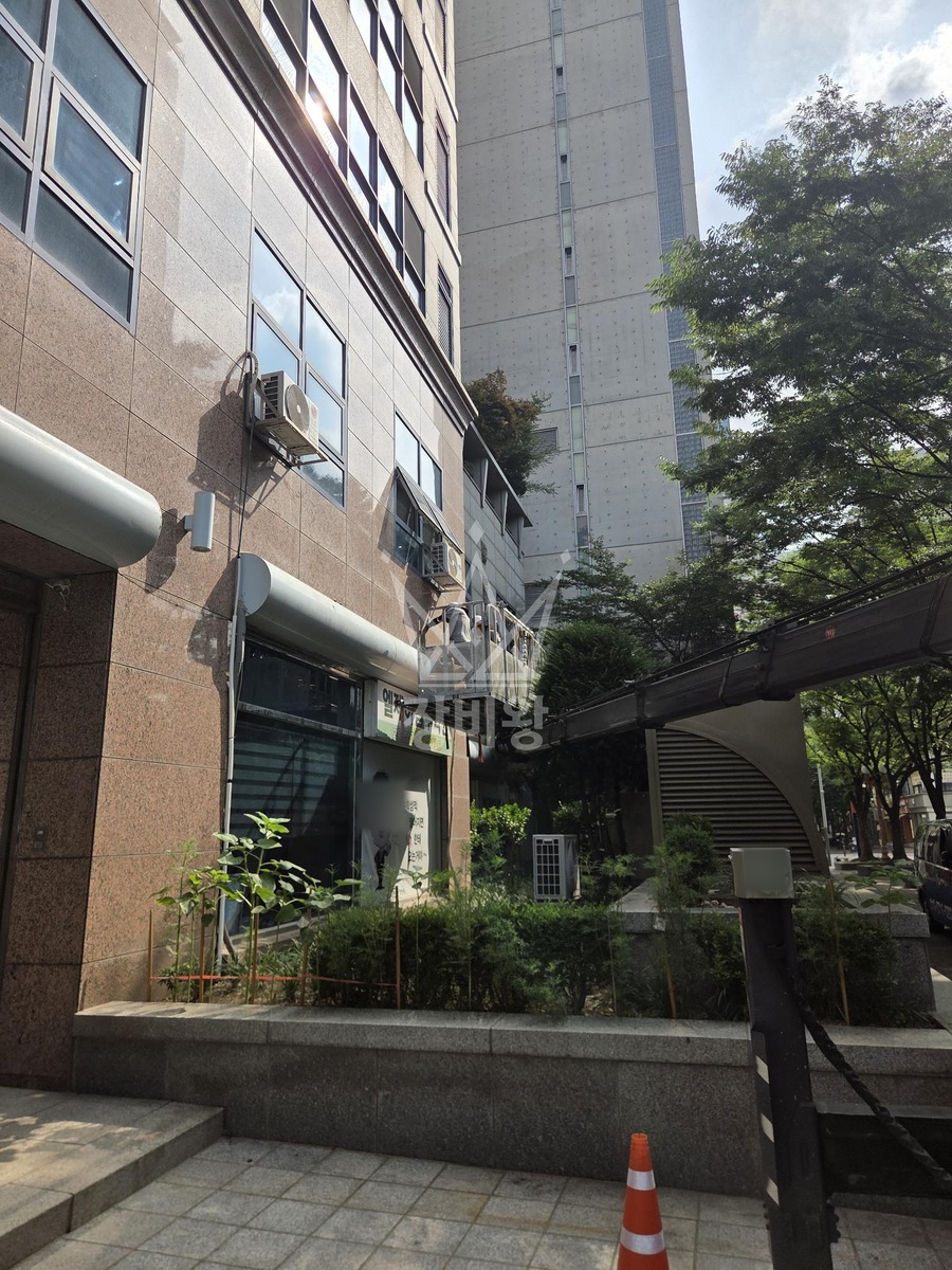 서울 양천구 신정동 3.5톤 스카이차 실리콘 작업 작업사진 2