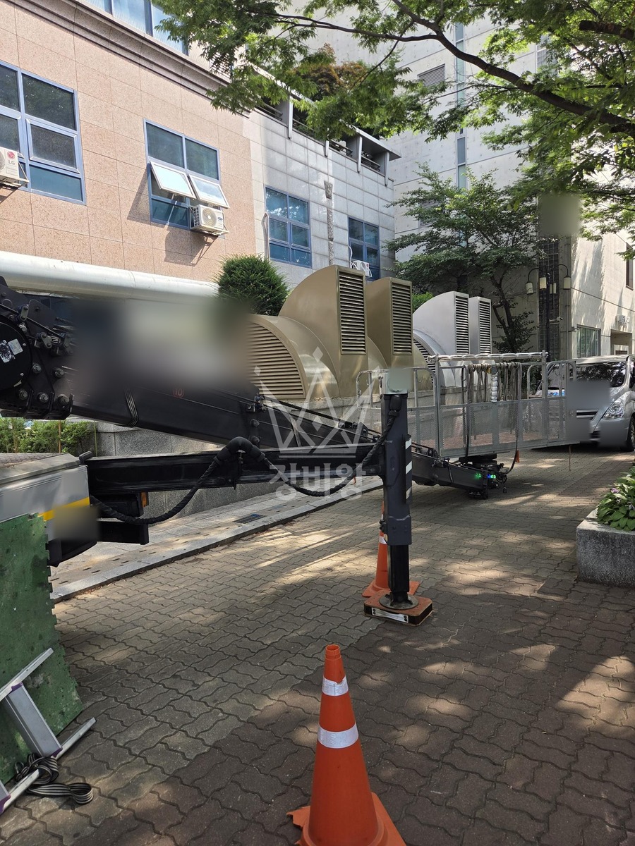 서울 양천구 신정동 3.5톤 스카이차 실리콘 작업 작업완료사진 1