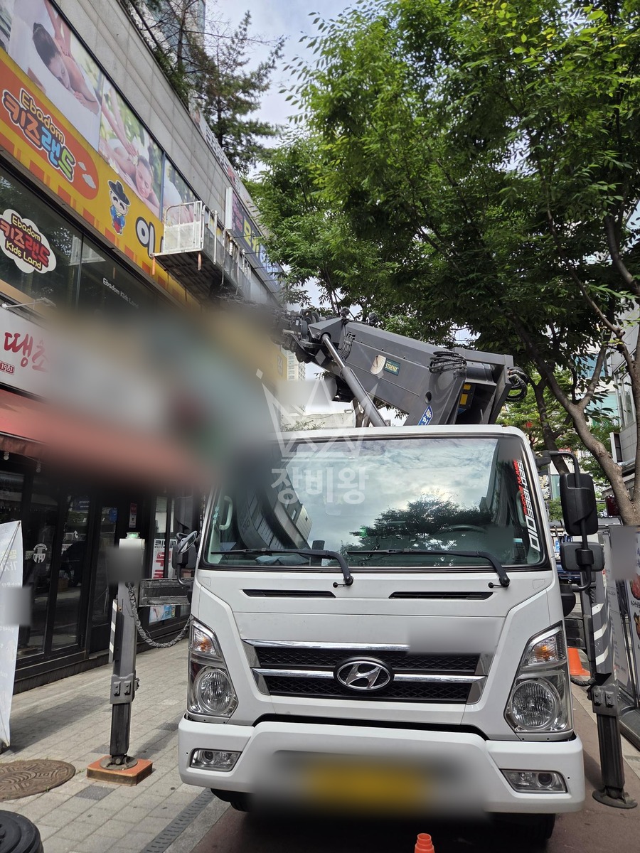경기 부천시 원미구 상동 3.5톤 스카이차 간판 작업사진 3