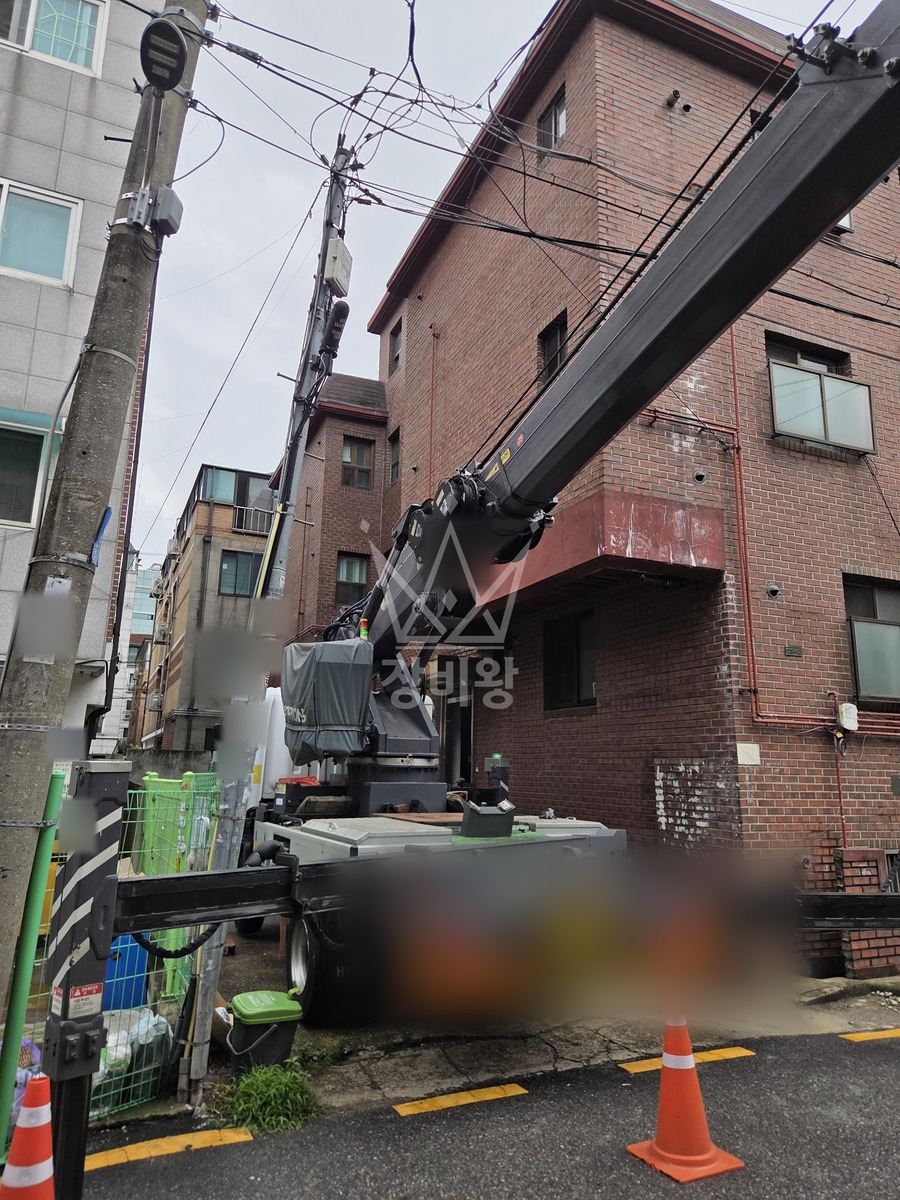 서울 송파구 송파동 3.5톤 스카이차 옥상 빗물받이 우수관교체 작업사진 2
