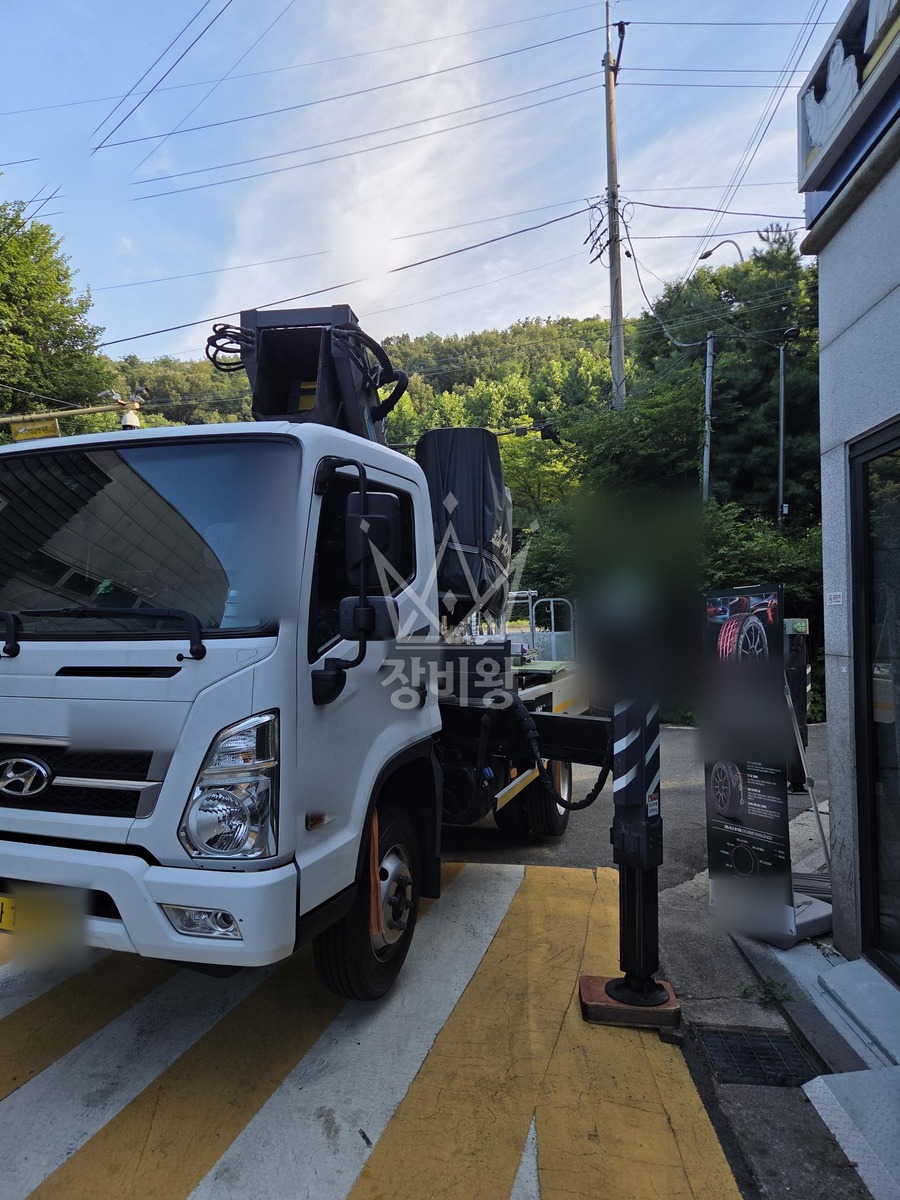 서울 서초구 내곡동 3.5톤 스카이차 외부유리창 실리콘 보수작업 작업완료사진 1