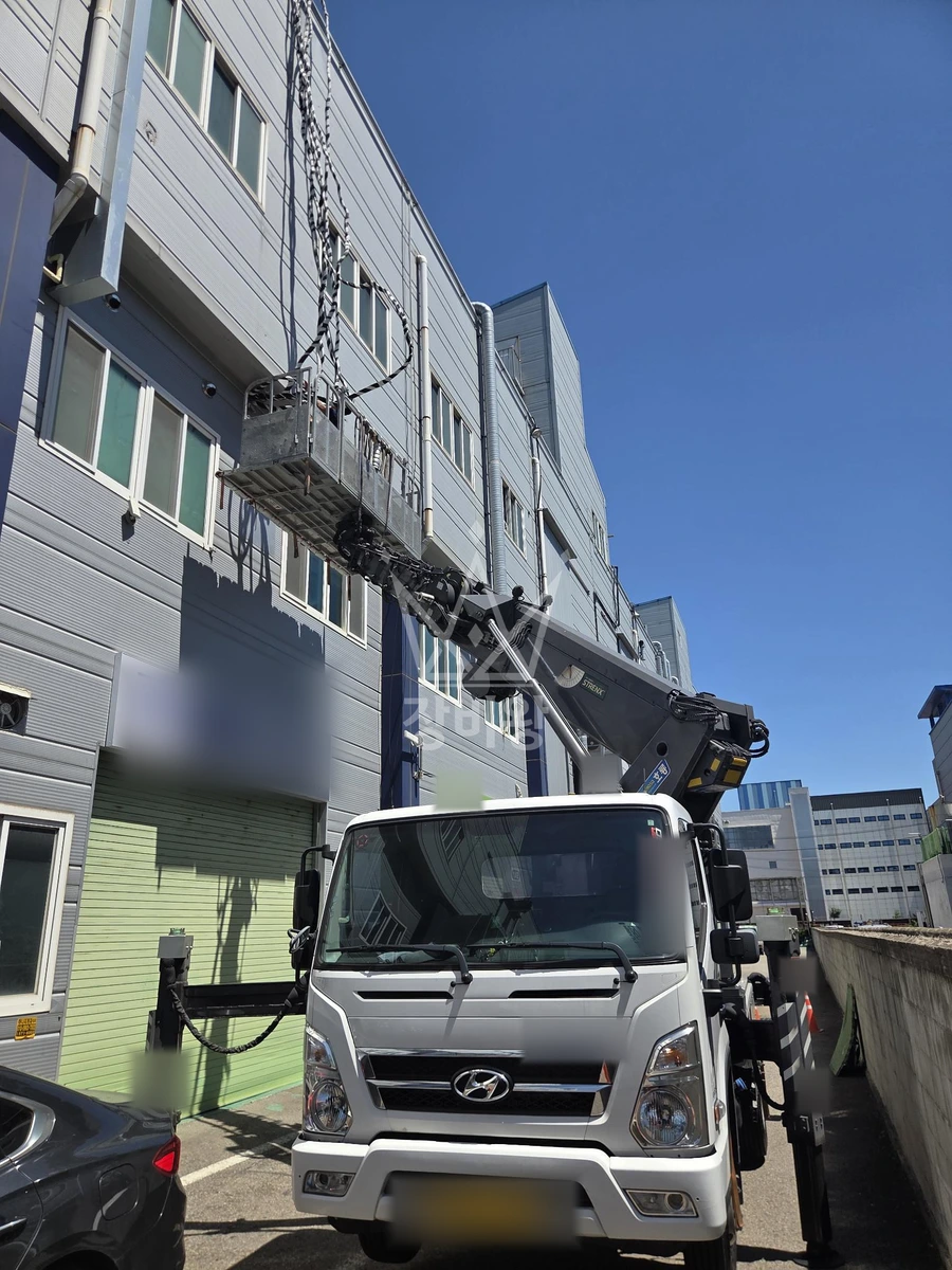 인천 서해구 가좌동 3.5톤 스카이차 3층 에어컨배관작업 작업사진 1