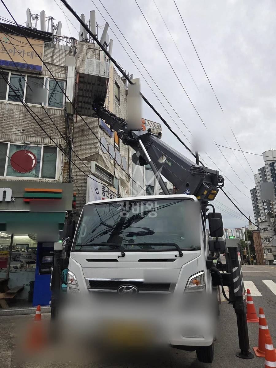 경기 고양시 일산서구 일산동 3.5톤 스카이차 외벽크렉잡업 작업사진 1
