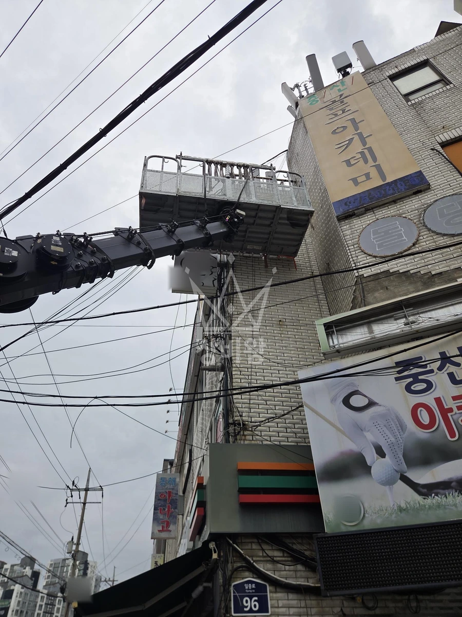 경기 고양시 일산서구 일산동 3.5톤 스카이차 외벽크렉잡업 작업사진 3