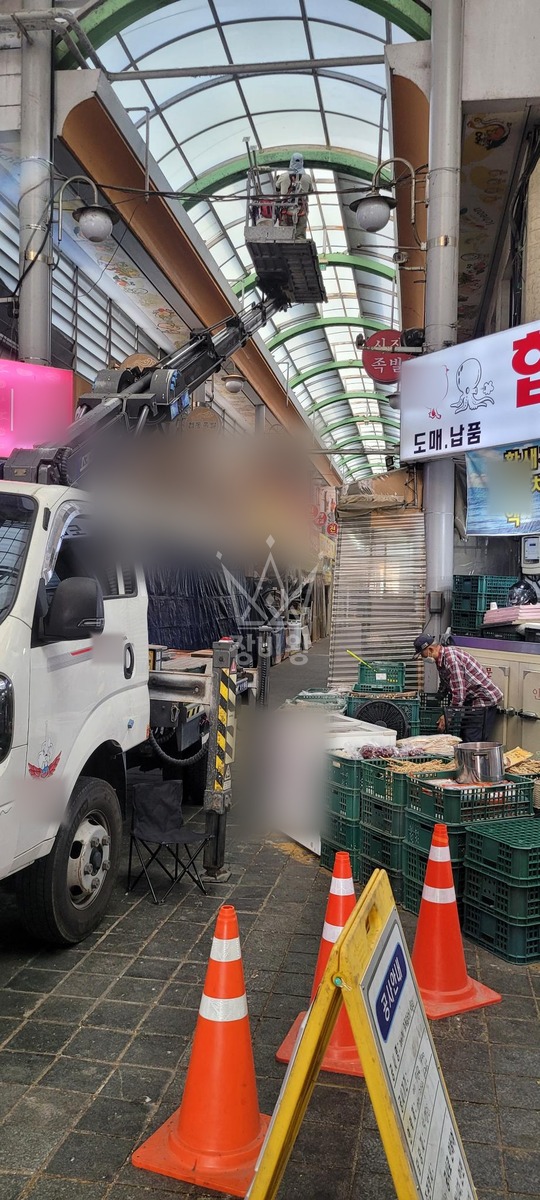 경기 이천시 관고동 1톤 스카이차 레이저설치및 기피제 작업 / 3대작업 작업사진 2