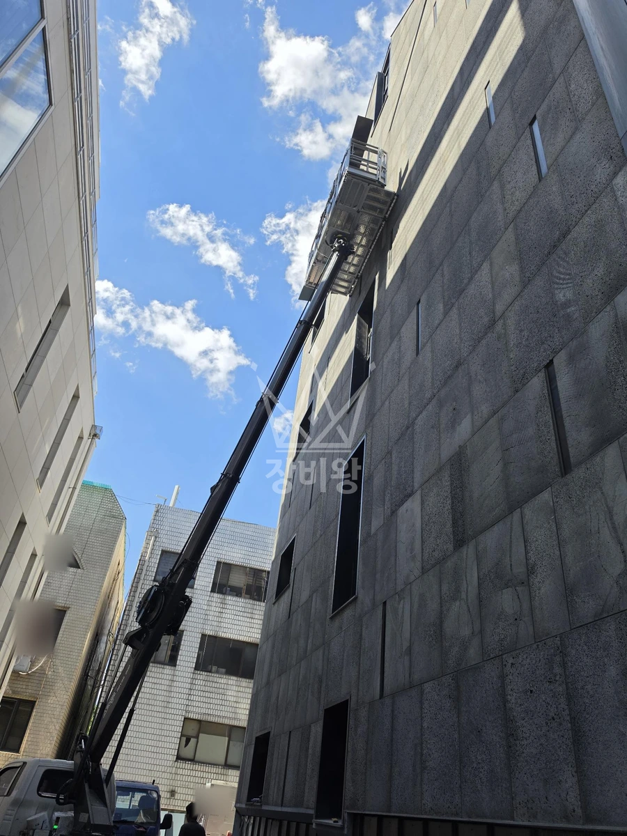 서울 강남구 신사동 1톤 스카이차 3층 후레싱작업 작업사진 1