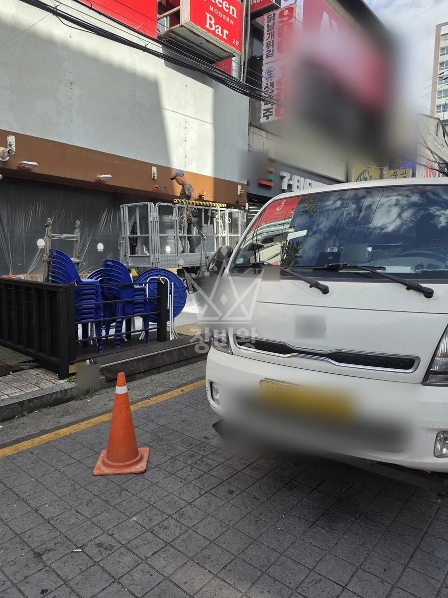 경기 수원시 팔달구 인계동 1톤 스카이차 간판작업 작업사진 2