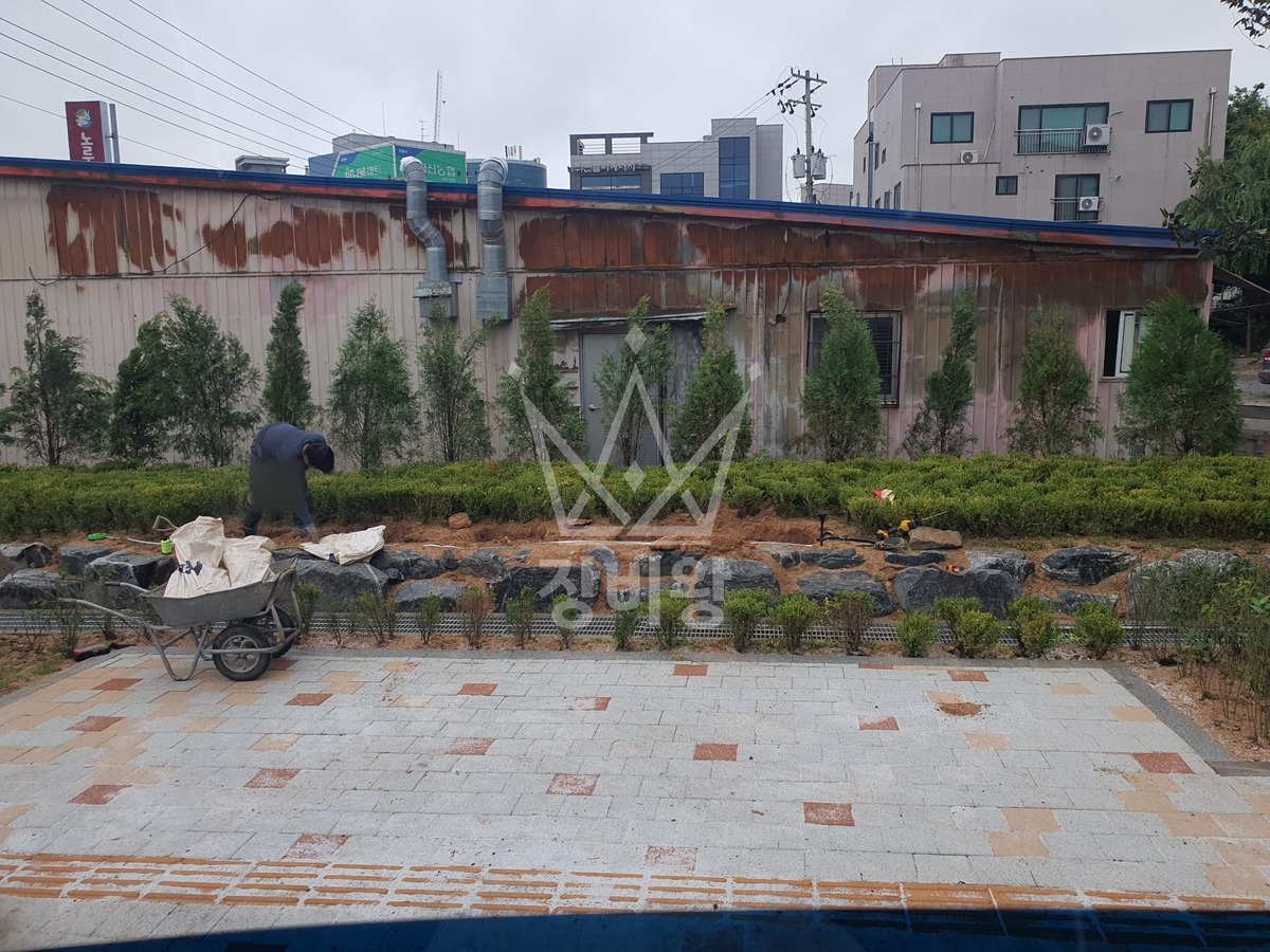 충남 서산시 읍내동 5톤 크레인 간판작업 작업사진 1