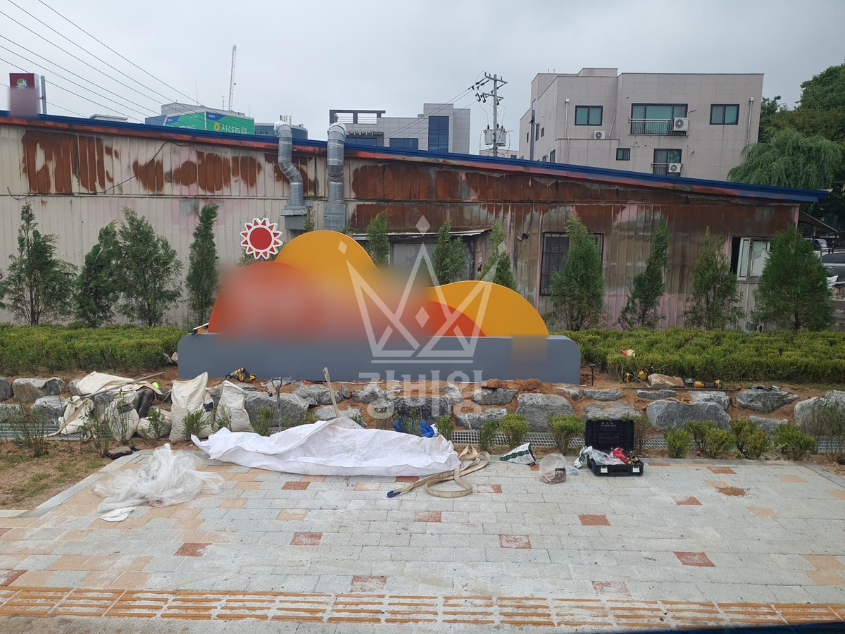 충남 서산시 읍내동 5톤 크레인 간판작업 작업사진 3