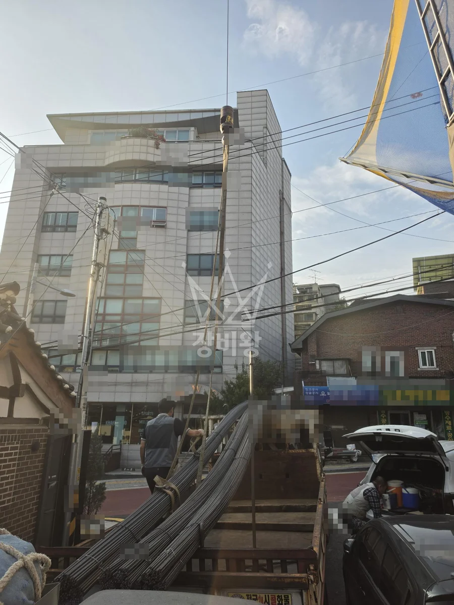 서울 성북구 삼선동5가 13톤 크레인 자재하역 작업사진 2