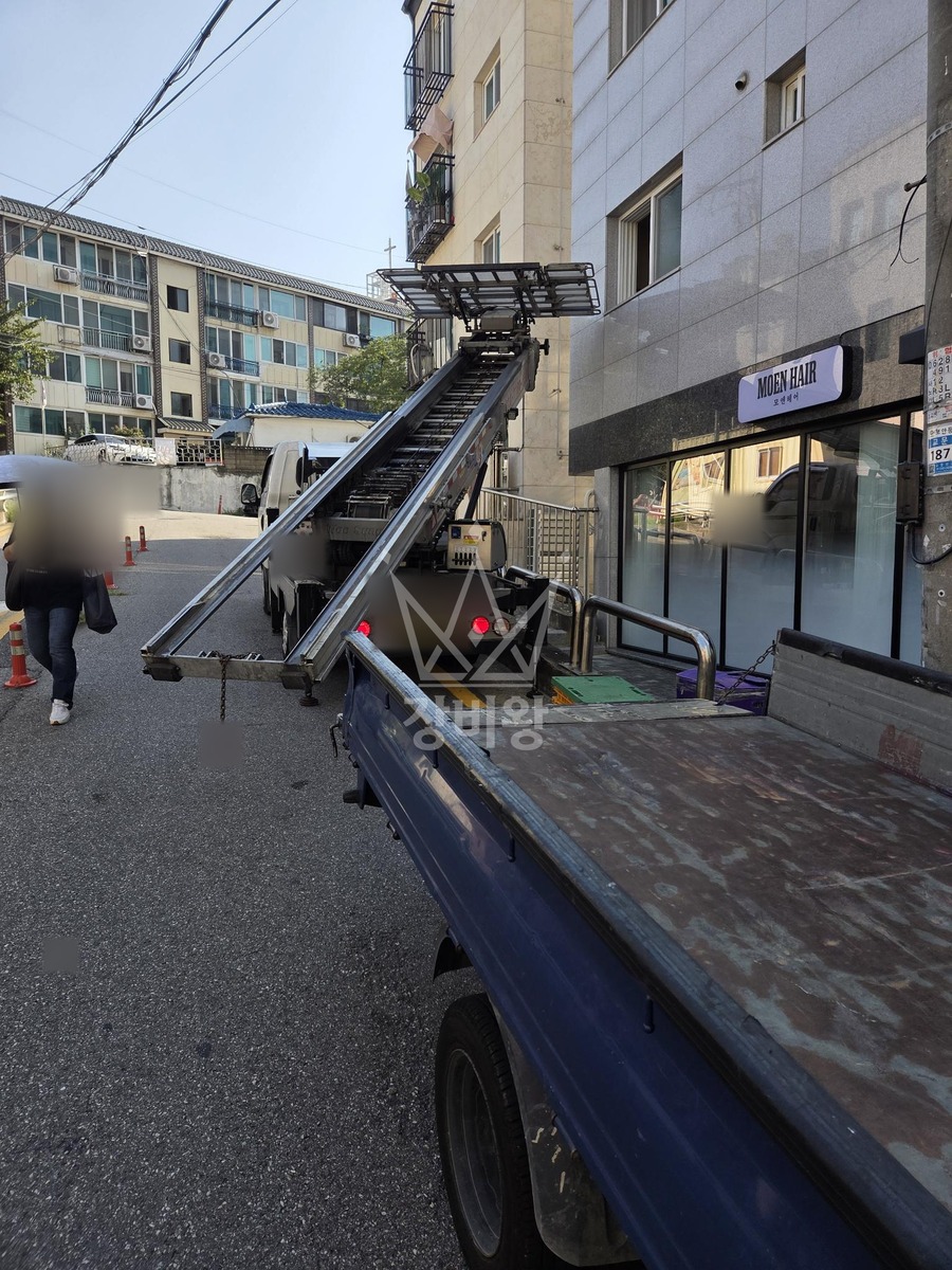 경기 구리시 교문동 1.2톤 사다리차 이사짐내림 작업사진 1