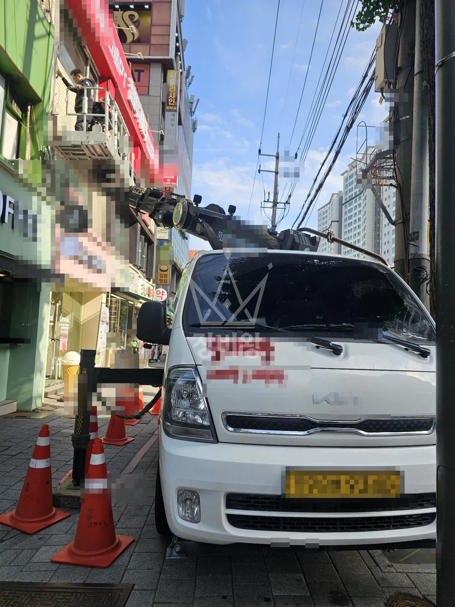 서울 강남구 대치동 1톤 스카이차 전면돌출간판 작업 작업사진 2