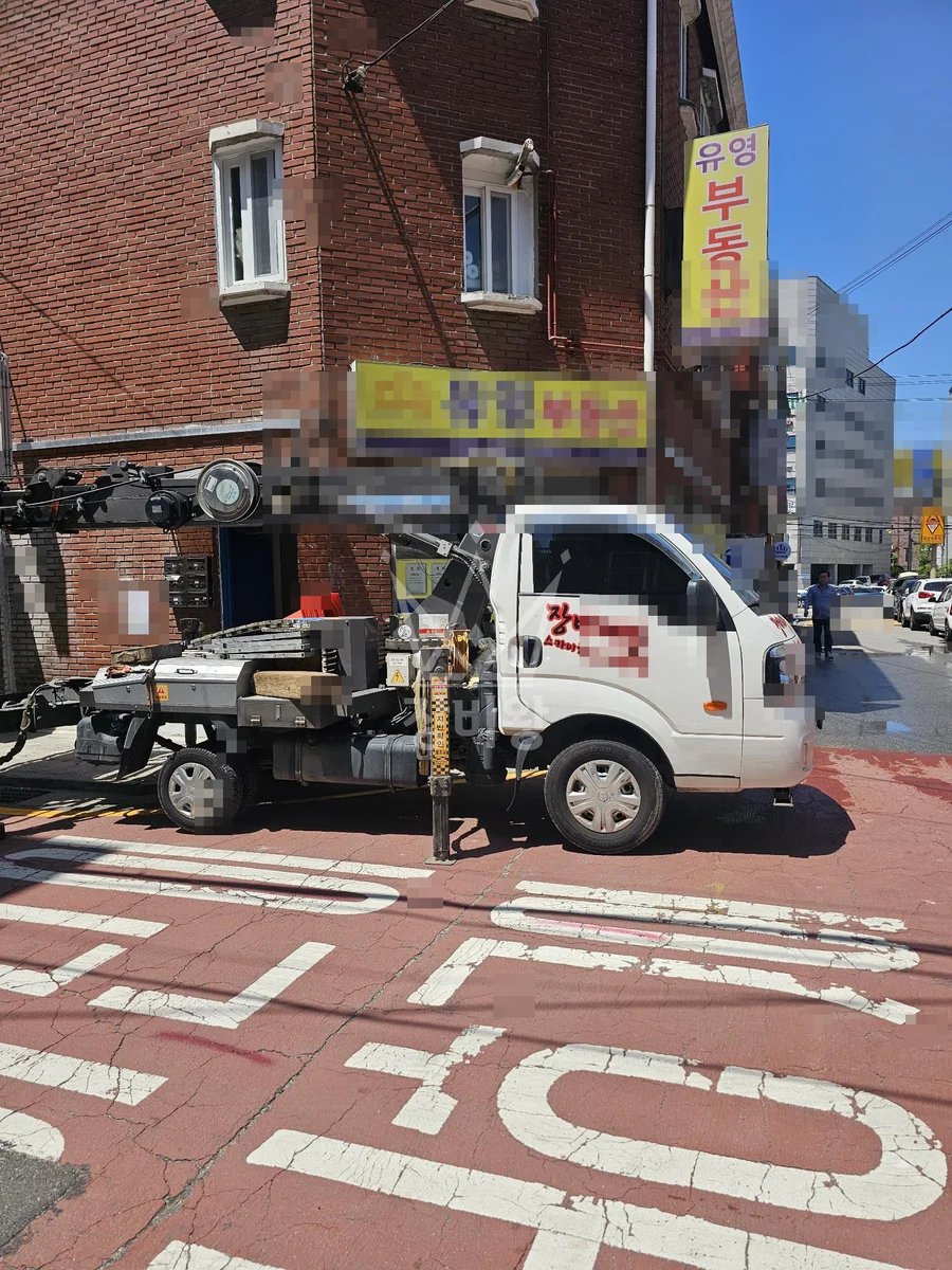 서울 은평구 대조동 1톤 스카이차 기와철거 작업사진 2