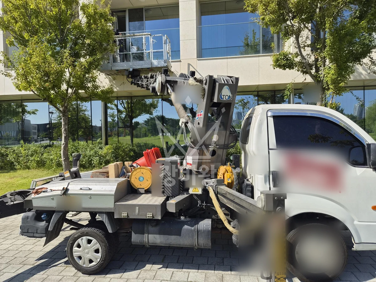 인천 서해구 청라동 1톤 스카이차 실리콘작업 작업사진 1