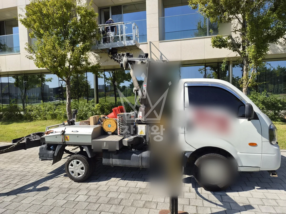 인천 서해구 청라동 1톤 스카이차 실리콘작업 작업사진 3