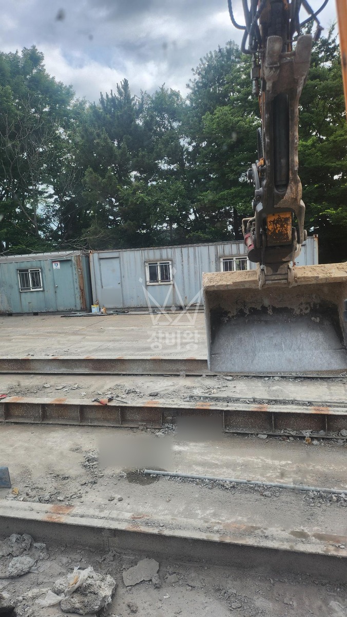 충남 당진시 신평면 포크레인(굴착기) 바닥 정리 작업사진 2