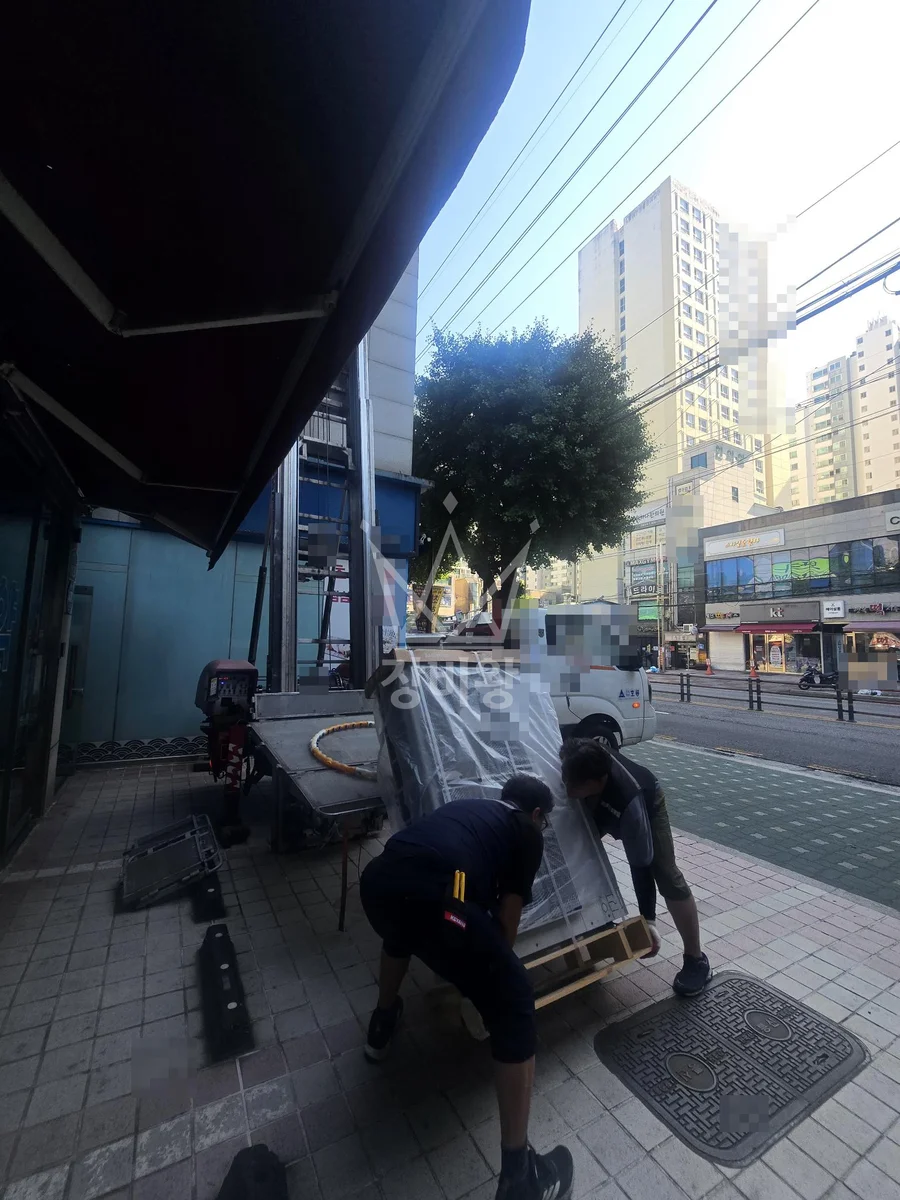 경기 의정부시 호원동 1.2톤 사다리차 6층 에어컨실외기1개 올림 작업사진 1
