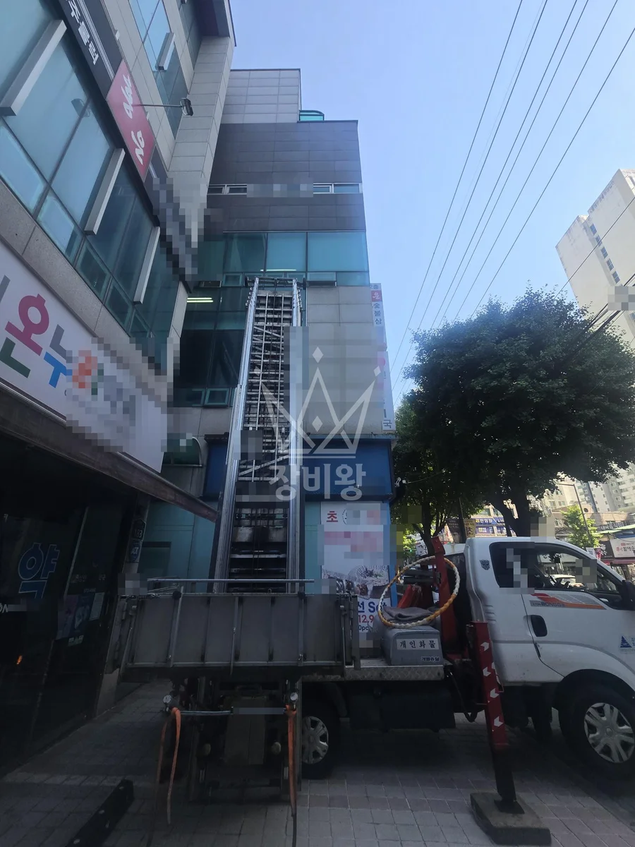 경기 의정부시 호원동 1.2톤 사다리차 6층 에어컨실외기1개 올림 작업완료사진 1