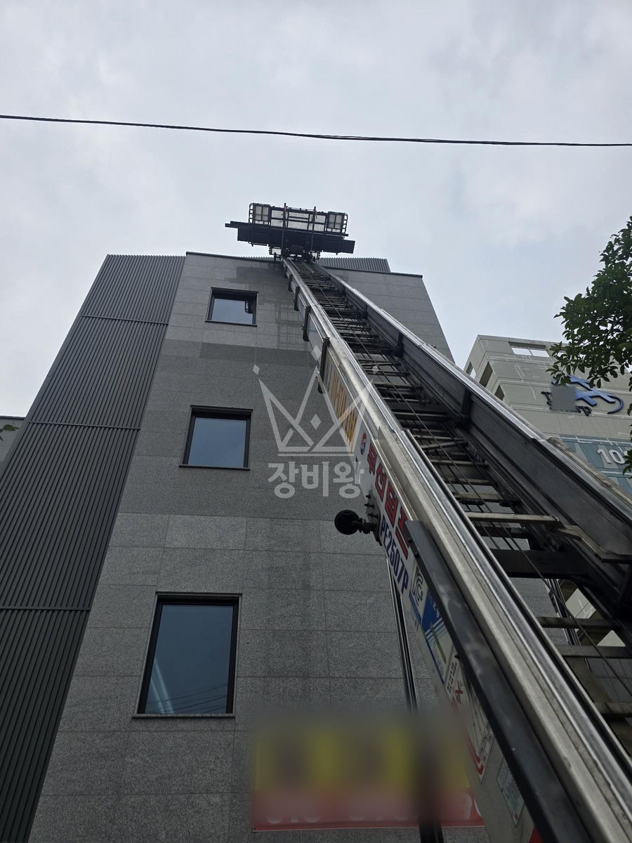 경기 의정부시 장암동 1.2톤 사다리차 자재양중 작업완료사진 1