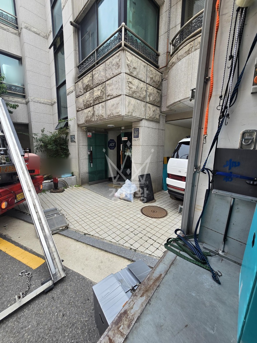 서울 강남구 역삼동 1.2톤 사다리차 이삿짐 1톤반 작업사진 2