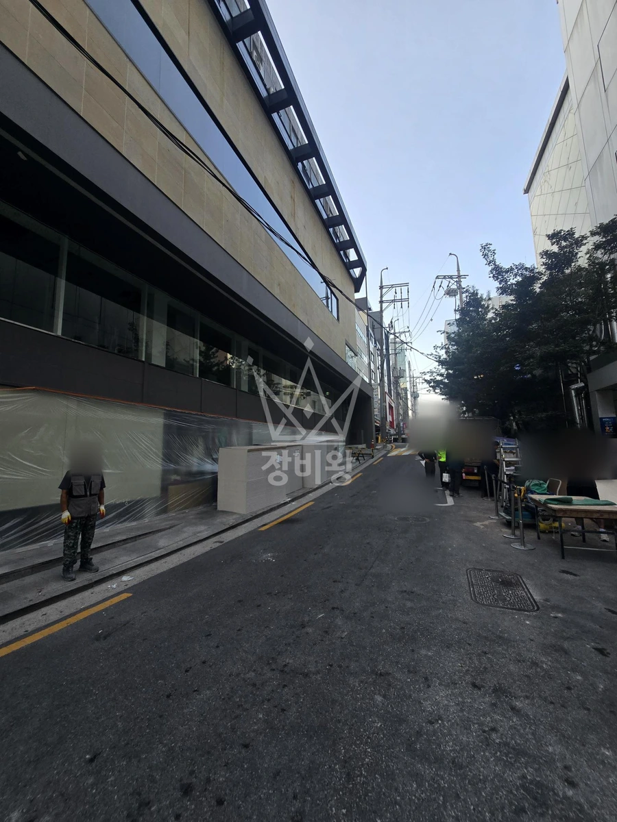 서울 중구 신당동 1.2톤 사다리차 폐기물내림 작업사진 2