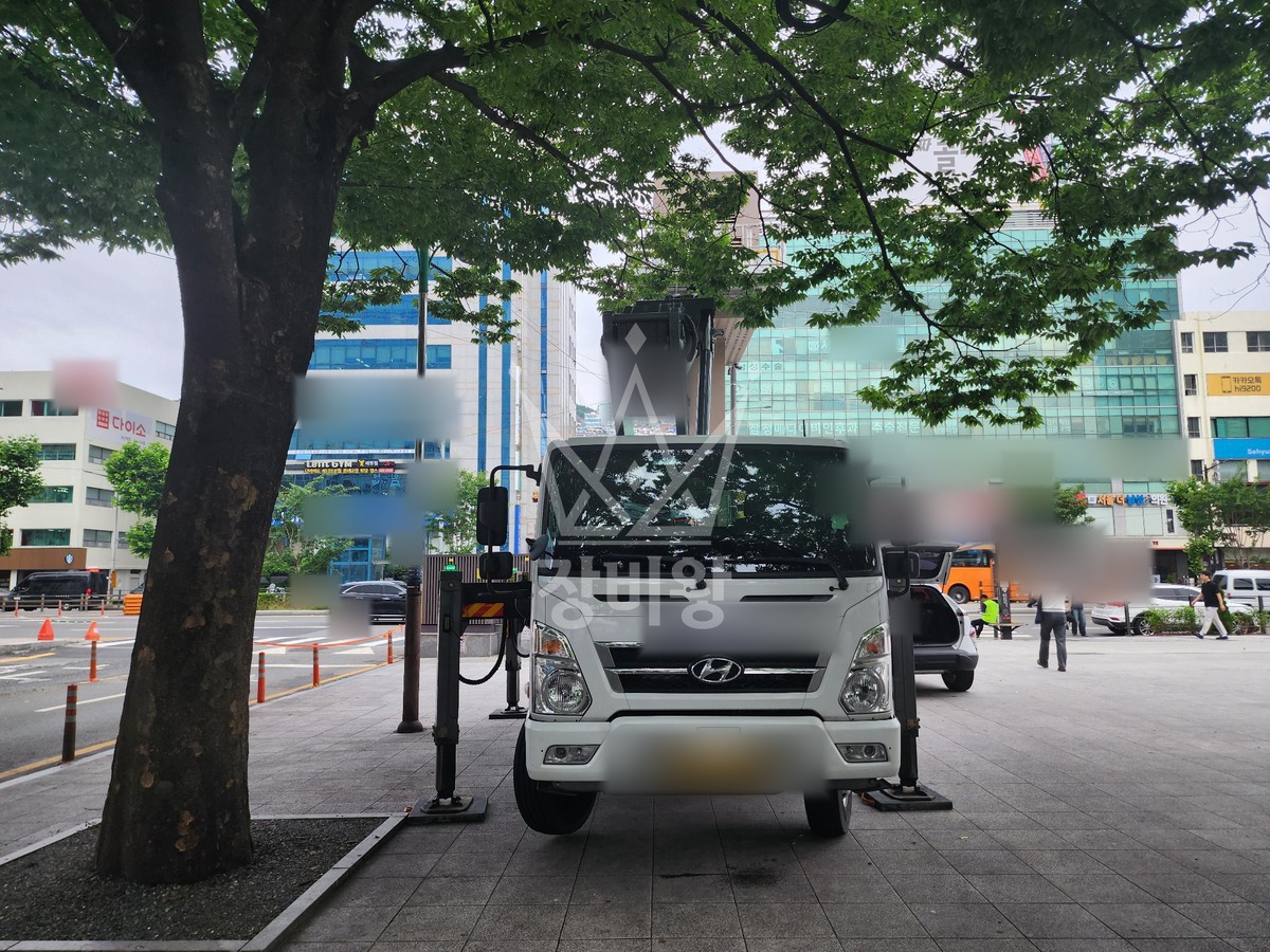 부산 동구 초량동 3.5톤 스카이차 전자게시대 작업 작업사진 1