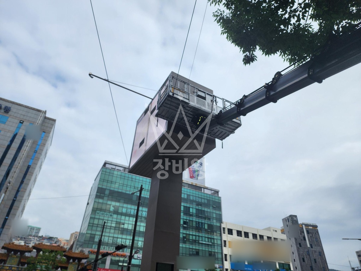 부산 동구 초량동 3.5톤 스카이차 전자게시대 작업 작업사진 2