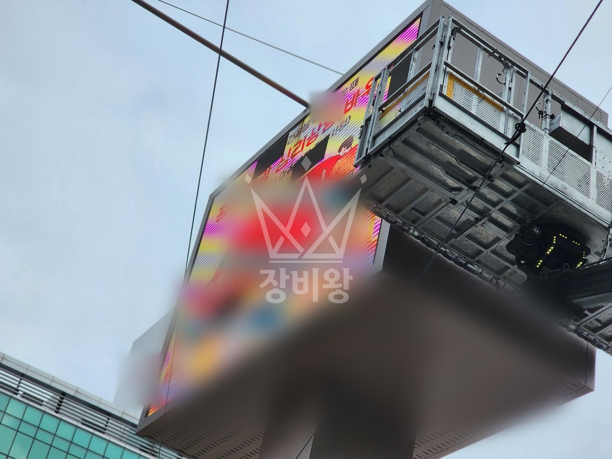 부산 동구 초량동 3.5톤 스카이차 전자게시대 작업 작업사진 3