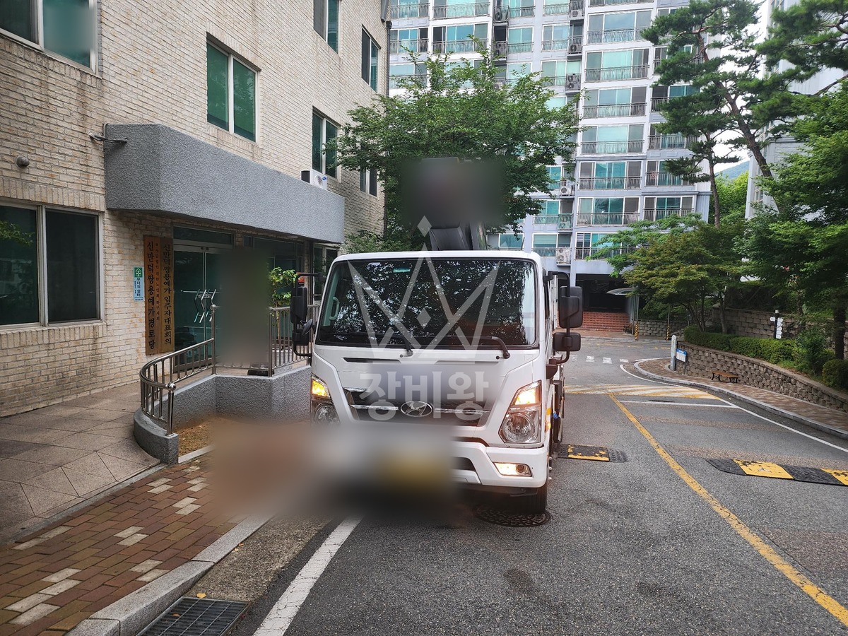 부산 북구 만덕동 3.5톤 스카이차 나무전지 작업완료사진 1