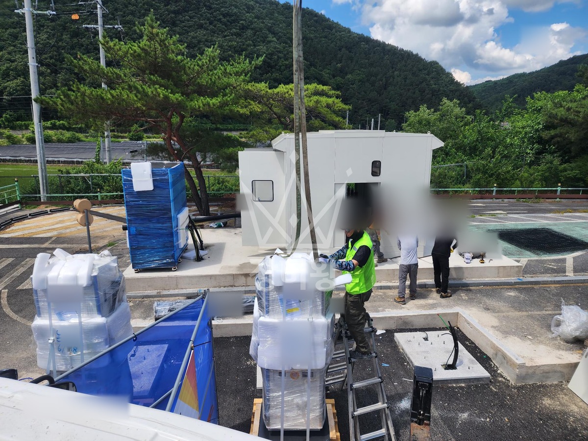 충남 논산시 벌곡면 5톤 크레인 자재양중 작업사진 1