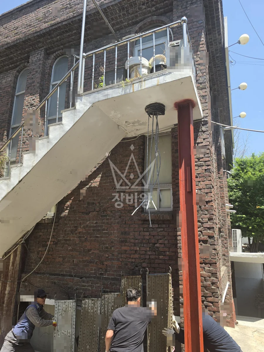 서울 중랑구 묵동 포크레인(굴착기) 원형기둥 직경300 /높이4m 기둥철거 작업사진 3