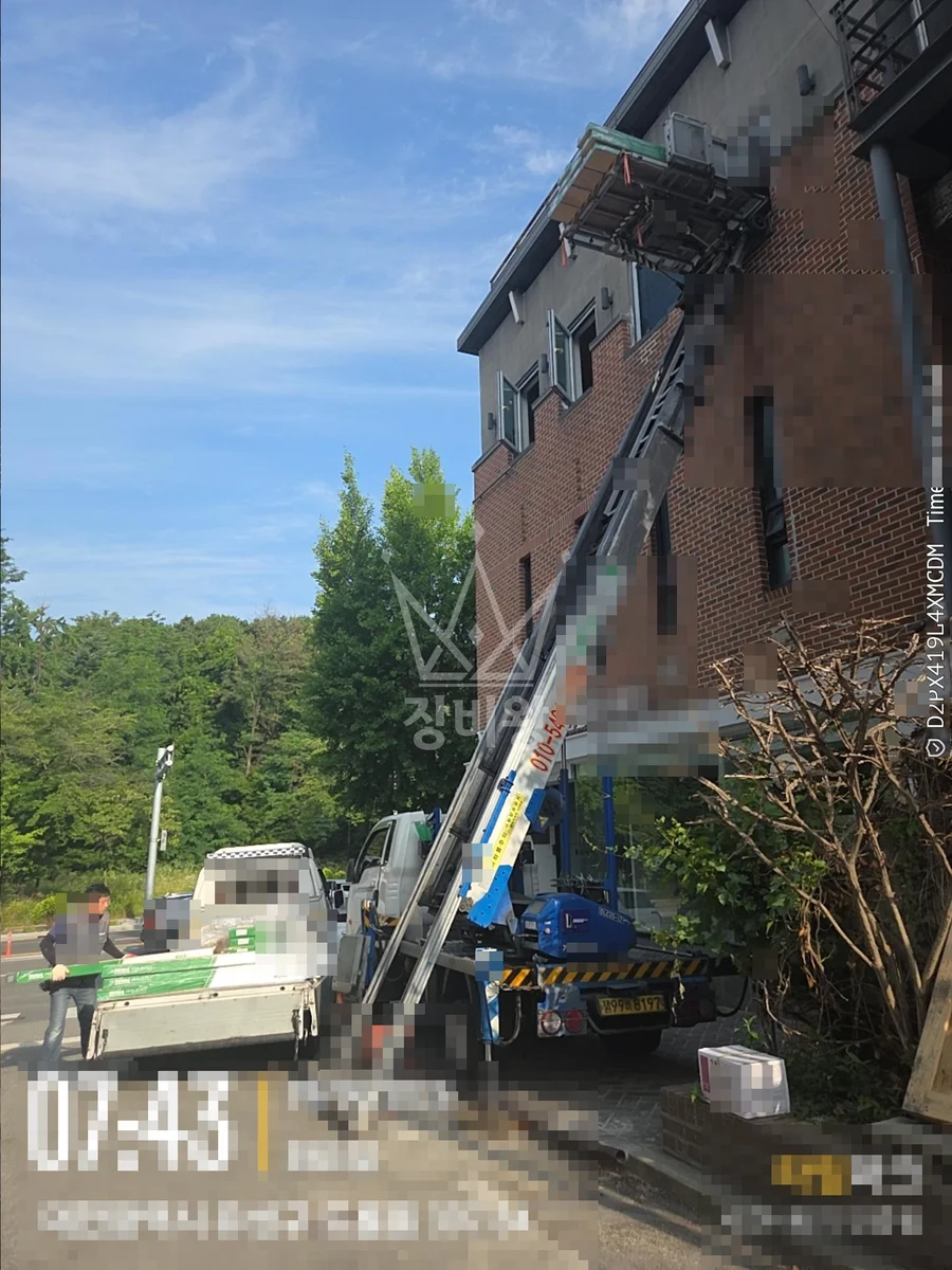 대전 유성구 도룡동 1톤 사다리차 3층 마루자재 양중 작업사진 1