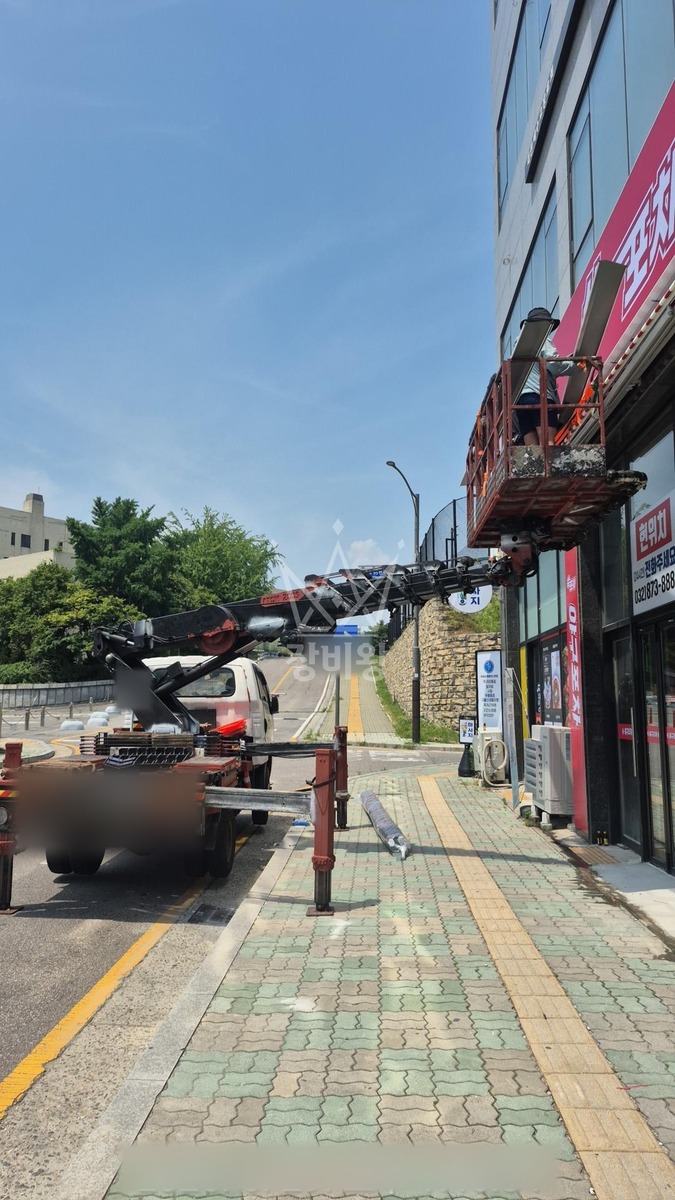 인천 미추홀구 도화동 1톤 스카이차 어닝설치 작업사진 1