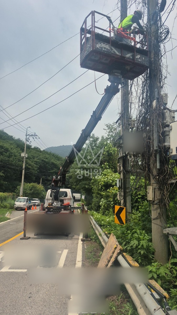 경기 시흥시 배곧동 1톤 스카이차 실리콘코킹 작업사진 3