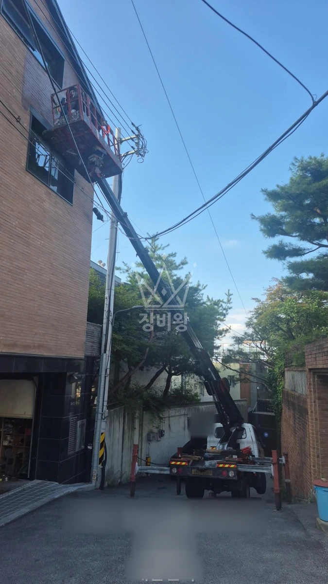 서울 종로구 평창동 1톤 스카이차 외벽방수작업 작업사진 2
