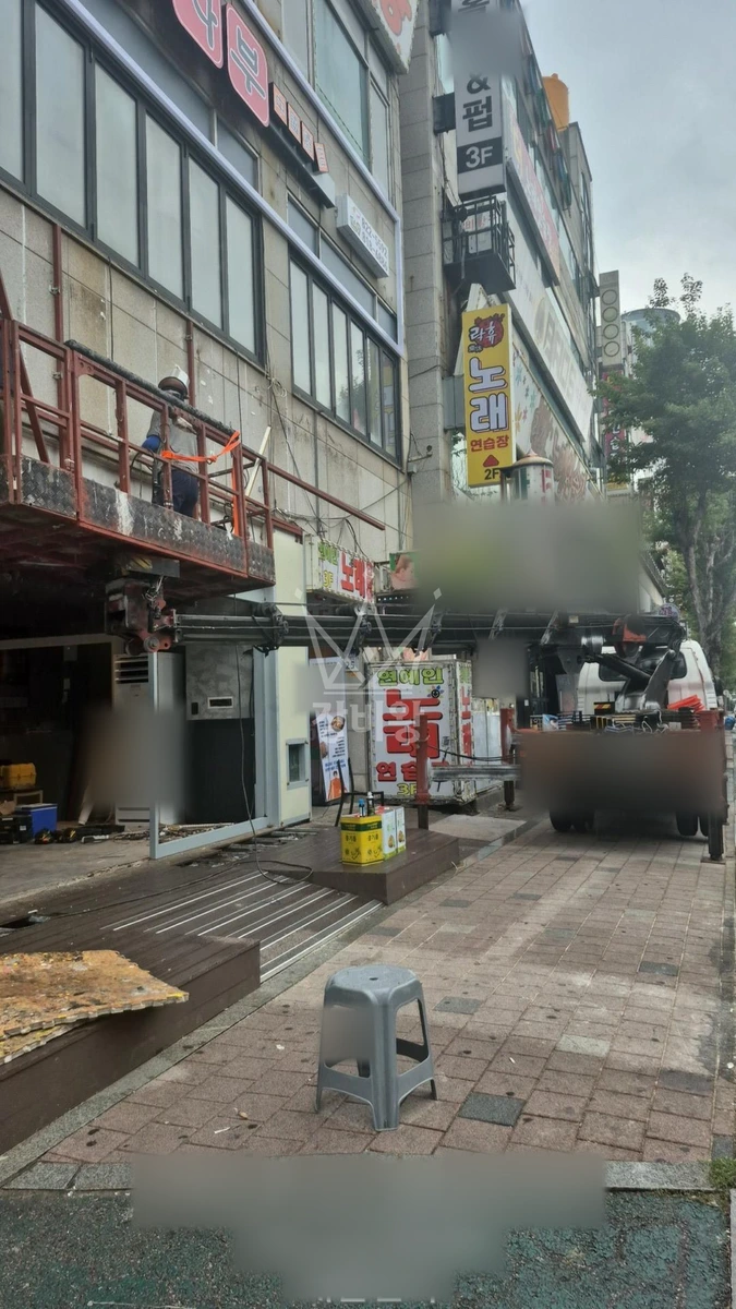 인천 연수구 연수동 1톤 스카이차 외부 금속부착작업 작업사진 2