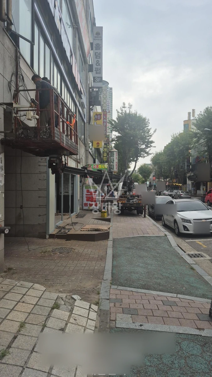 인천 연수구 연수동 1톤 스카이차 외부 금속부착작업 작업사진 3