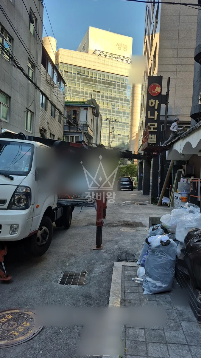 서울 종로구 숭인동 1톤 스카이차 지붕보수 작업사진 1