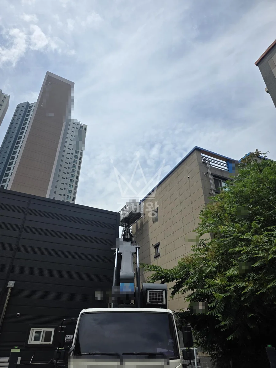경북 포항시 남구 3.5톤 스카이차 4층-드라비트수리 작업사진 2