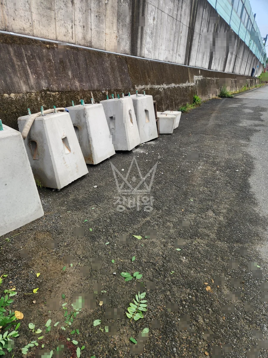 경남 밀양시 상동면 포크레인(굴착기) 가로등기초 터파기작업 작업사진 3