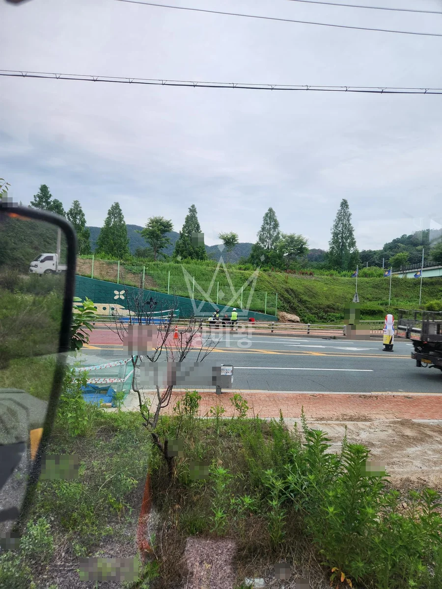 경남 밀양시 상동면 포크레인(굴착기) 가로등기초 터파기작업 작업완료사진 1